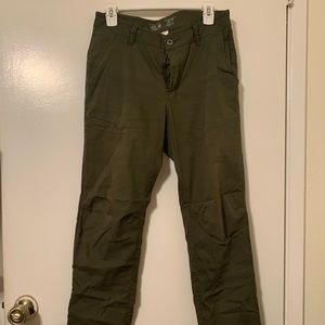 Mountain hardware ap pant. Size: 30W / 32L